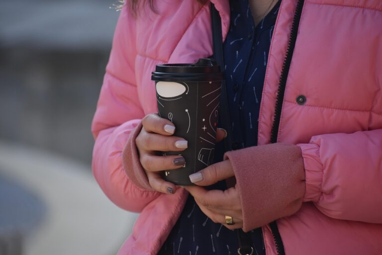 Hygiejne og bekvemmelighed: Fordelene ved kaffebægre i to-go-servering